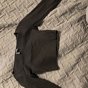 Black Long Sleeve Crop